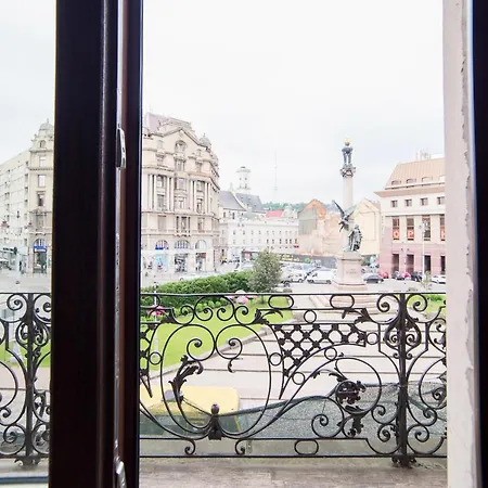 דירה Miskevycha Square 5a Apartment- View Of The Center Of With A Balcony לבוב