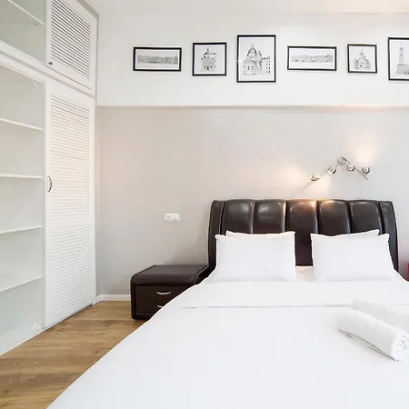 דירה Miskevycha Square 5a Apartment- View Of The Center Of With A Balcony לבוב