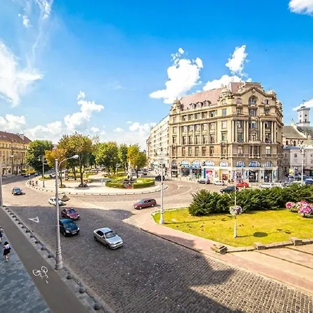 Miskevycha Square 5a Apartment- View Of The Center Of With A Balcony דירה לבוב