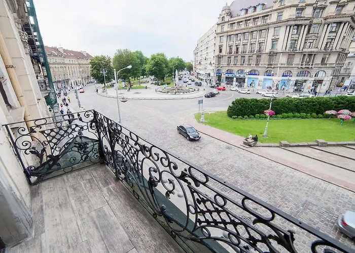 Miskevycha Square 5a Apartment- View Of The Center Of With A Balcony Appartamento